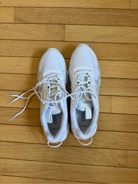 Women’s ASICS White Mesh Lace-Up Sneakers, size 8.5